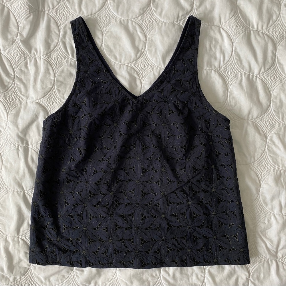 3/15 Navy blue eyelet tank top sz Sm